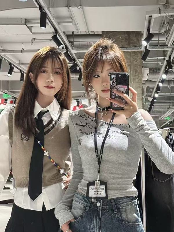 美式灰色斜露肩字母印花长袖t恤女秋冬修身辣妹内搭短款收腰上衣|undefined