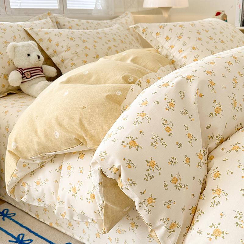 Cama de algodón de dibujos animados juego de cuatro piezas 2025 nuevo verano sábana de algodón edredón juego de tres piezas ropa de cama de dormitorio