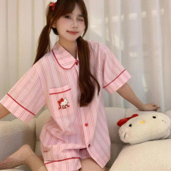 ハローキティのシルク綿のパジャマの女性の夏の3つのセットの半袖のズボンの半ズボンの少女感の部屋の服のカバー