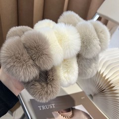 大サイズの本物のウサギの毛は韓国のネットの赤い毛のヘアピンのかわいいぬいぐるみのサメのクリップの頭飾りの後頭部のヘアピンを挟みます。