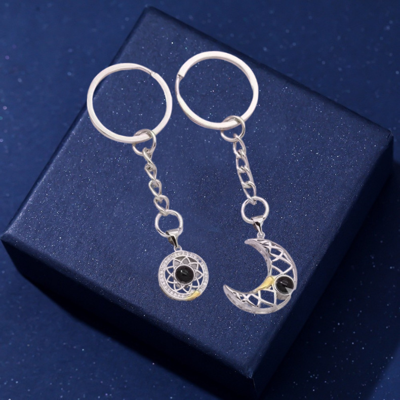 Cross-Border Sun and Moon Couple Projection Keychain Pendant 100 Languages ​​With Photo Personalized Commemorative Birthday Gift