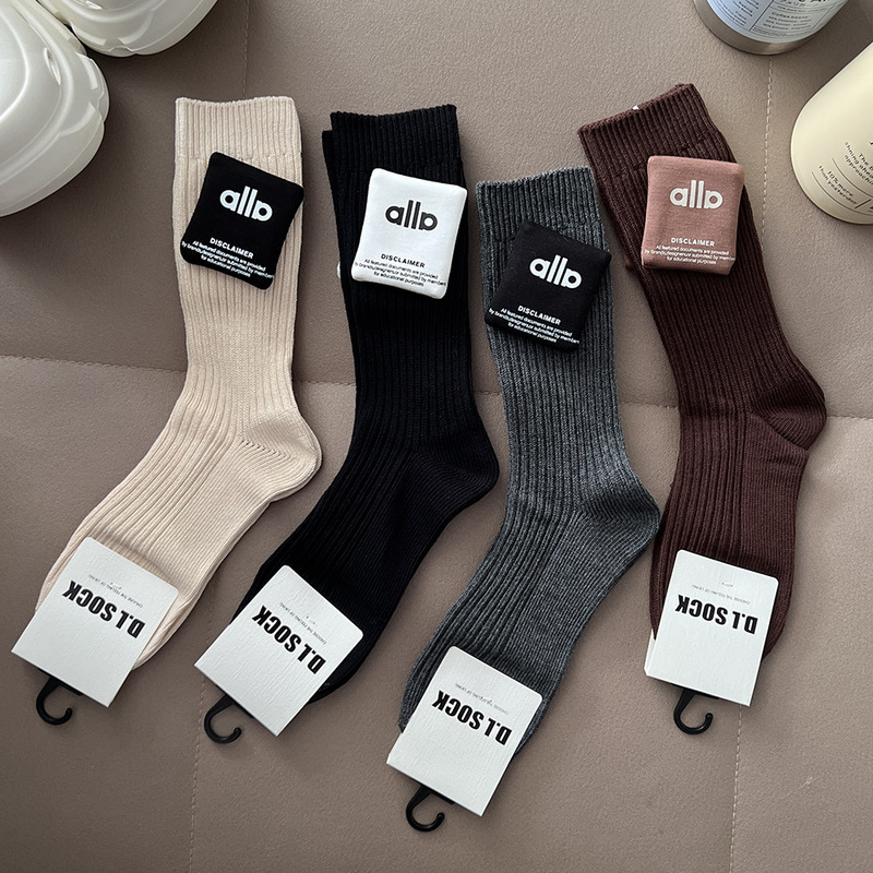 Letter Pocket Accessory Socks European Style Autumn and Winter New Light Luxury Mid-High Tube Internet Celebrity Light Luxury Heavy-Duty Women's Socks