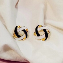 �n��ins��ᔺڰ�ɫ��������Ů �����r�ж��hŤ�������ٴ���