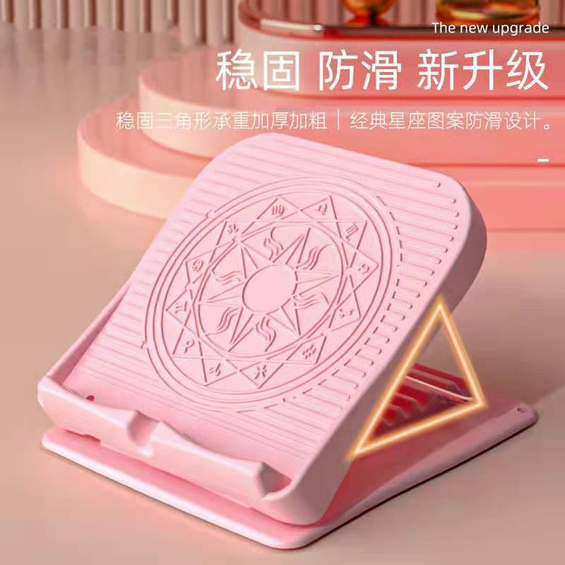 筋金入りの学生の女性のふくらはぎの踏み台は折り畳み可能です。|undefined