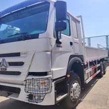 右驾豪沃载货车出口巴布亚新几内亚