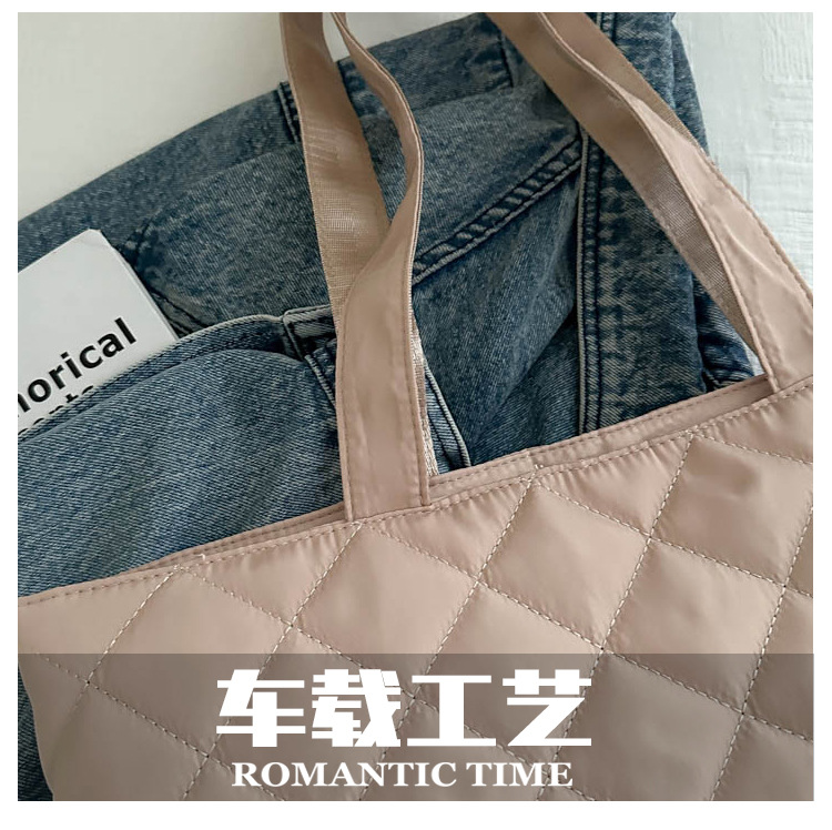 A new large-capacity diamond-shaped commuter handbag and fashionable single-shoulder tote bag for women in the niche cotton-padded jacket bag for autumn and winter 2024 undefined