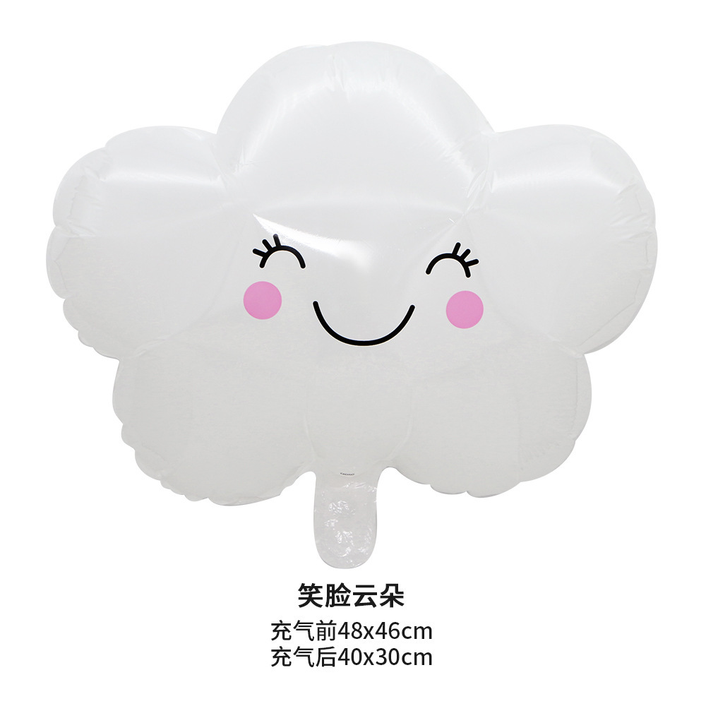 Souriant visage nuages