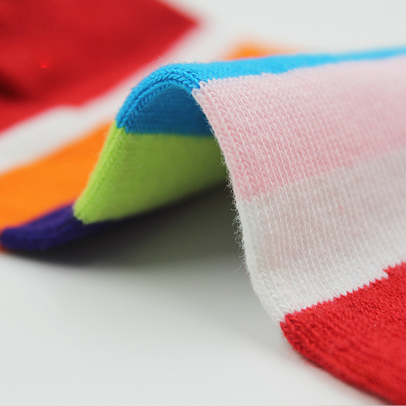 Calcetines de cinco dedos calcetines de algodón de rayas coloridas de mujer Calcetines de algodón peinado Four Seasons dulce medio grueso mediados de la pantorrilla calcetines transpirables absorbentes del dedo del pie calcetines del arco iris