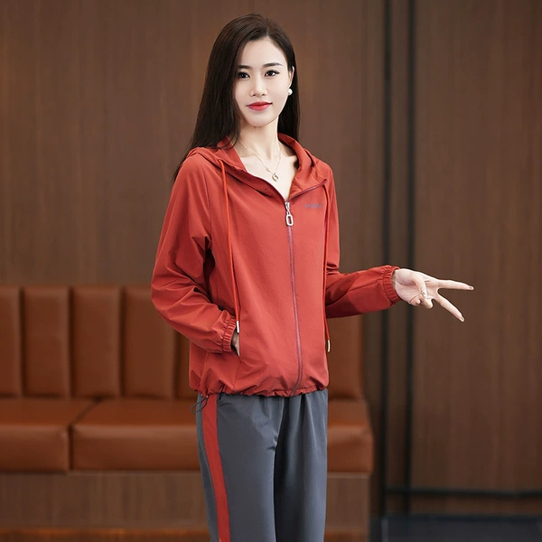 Embroidered red/dark gray