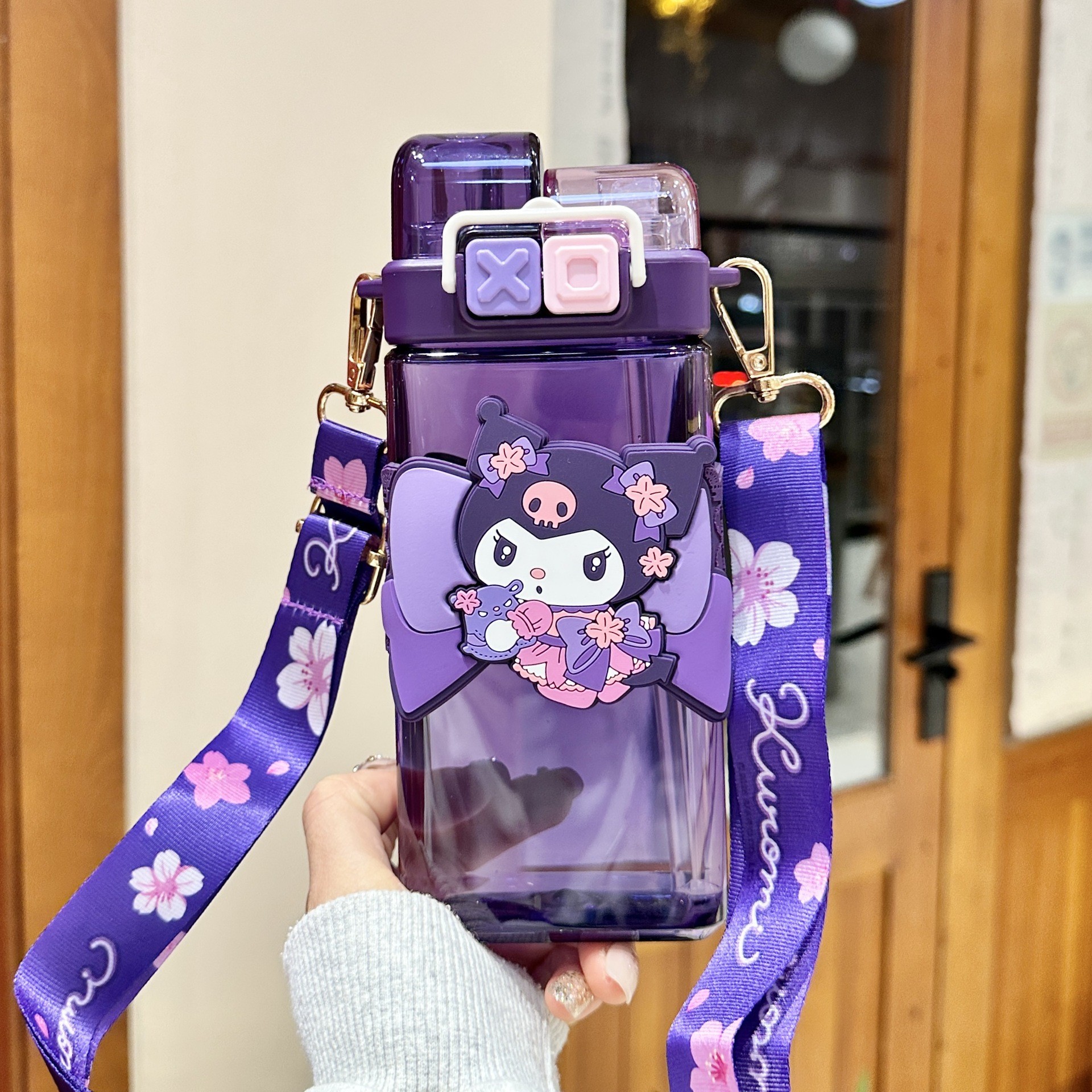 Botella de agua para niños para la escuela, material Tritan portátil, irrompible y resistente a altas temperaturas, diseño de oso de fresa.