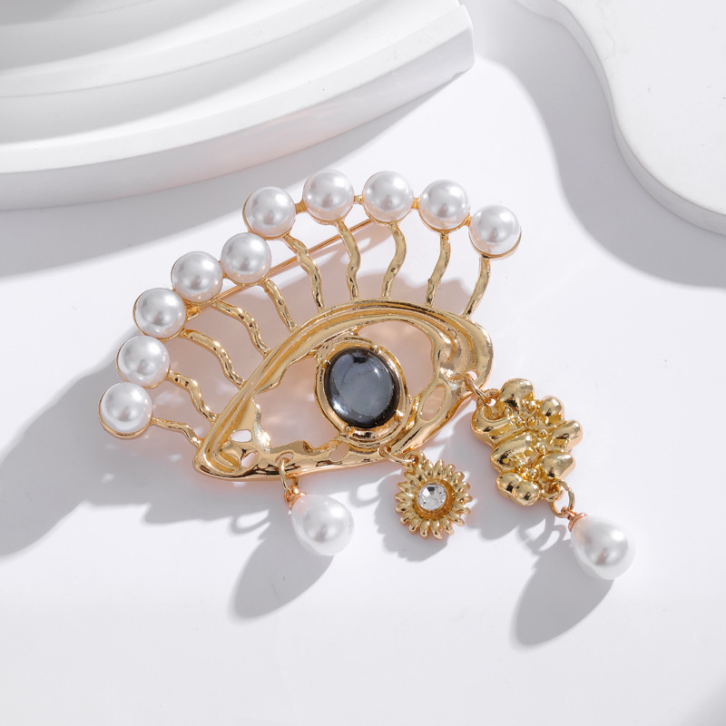 25g Weight Brooches Classification Zinc alloy Material Devil's Eye Pattern Elegant Retro Classic Style Pin Devil's Eye Zinc Alloy Plating Unisex Brooches 2