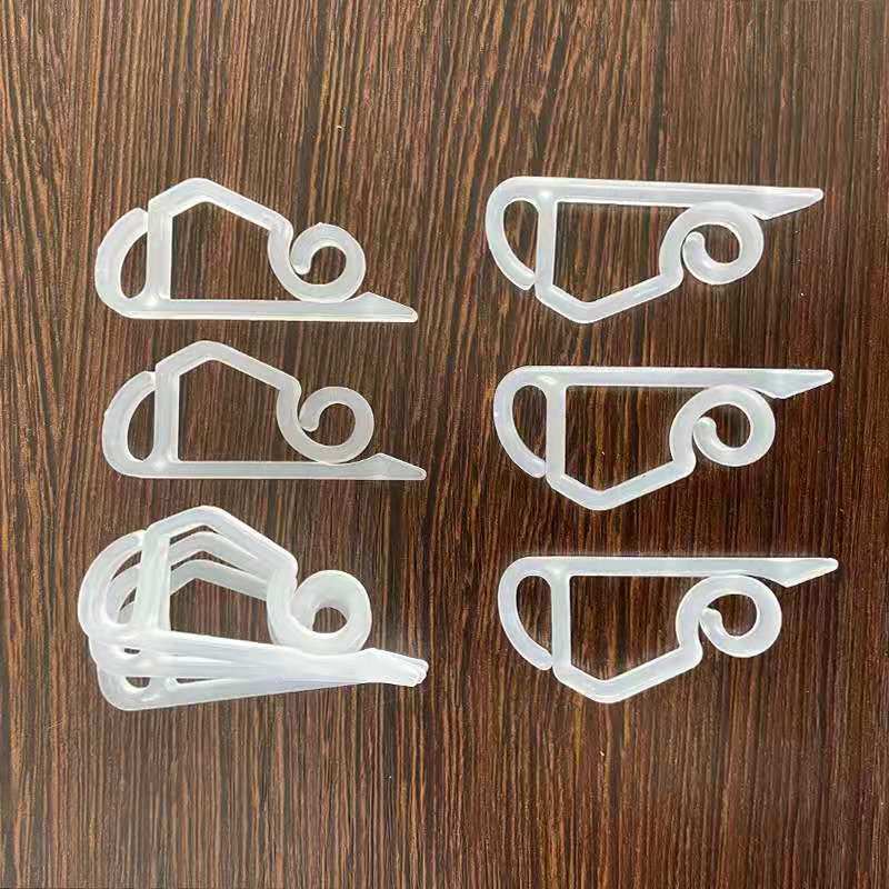 Qingdao factory sales gardening accessories Christmas light clip Christmas lights with Christmas hook accessories can be wholesale Qingdao factory sales gardening accessories Christmas light clip Christmas lights with Christmas hook accessories can be wholesale