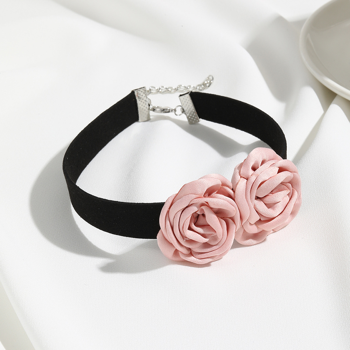 collana di fiori fantasma in vendita calda collana di rose in tessuto con fiori in pizzo collana di fiori_voghion.com