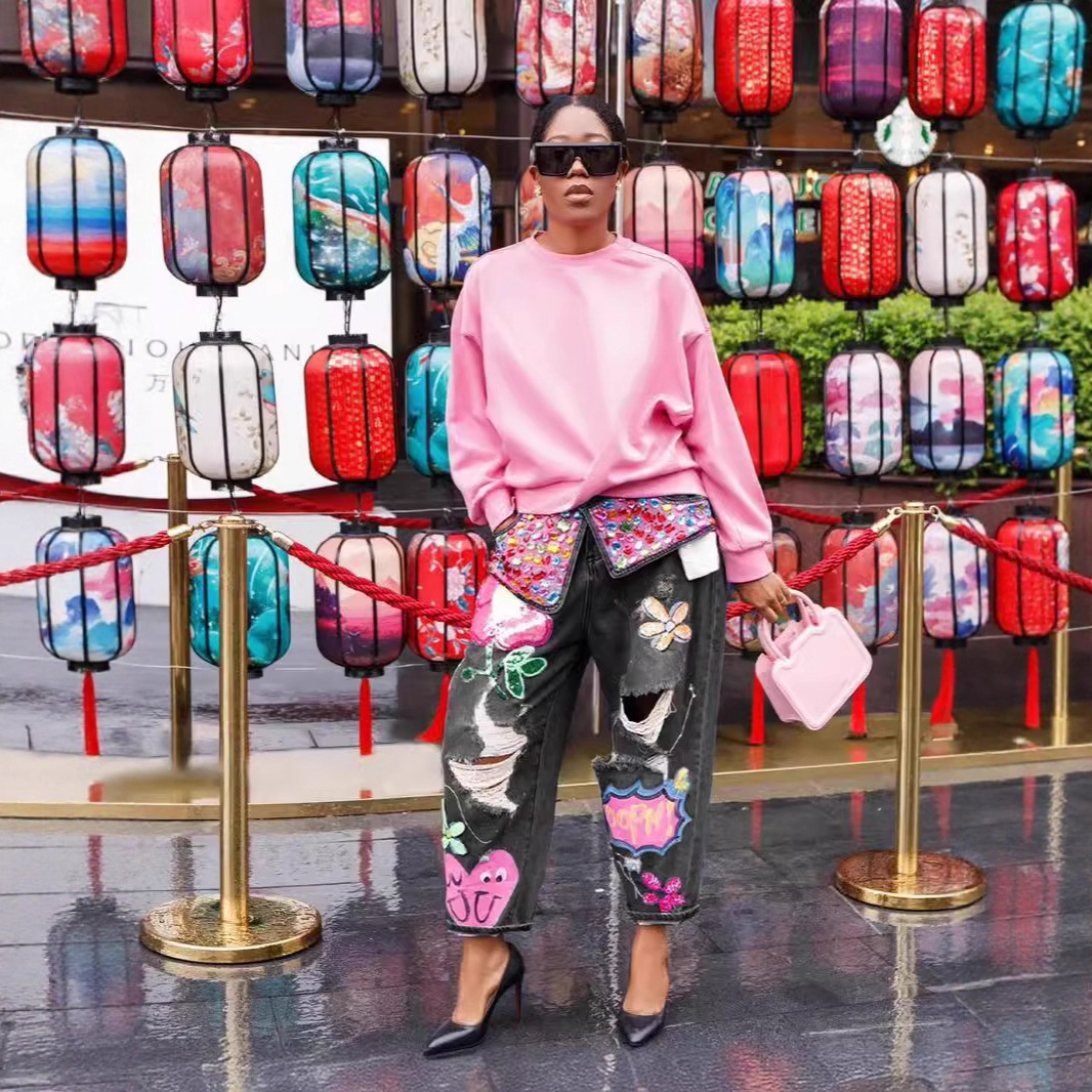 Trendige, mit Strasssteinen verzierte Jeans im Used-Look für Damen – High-Waist-Jeans mit geradem Bein und Print – Bequemer Stretchstoff_voghion.com