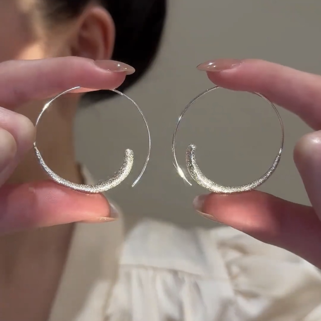 Casual Metal Style Frosted Hoop Earrings European and American Fashion Exaggerated Earrings with Light Luxury and High-End Versatile Earrings