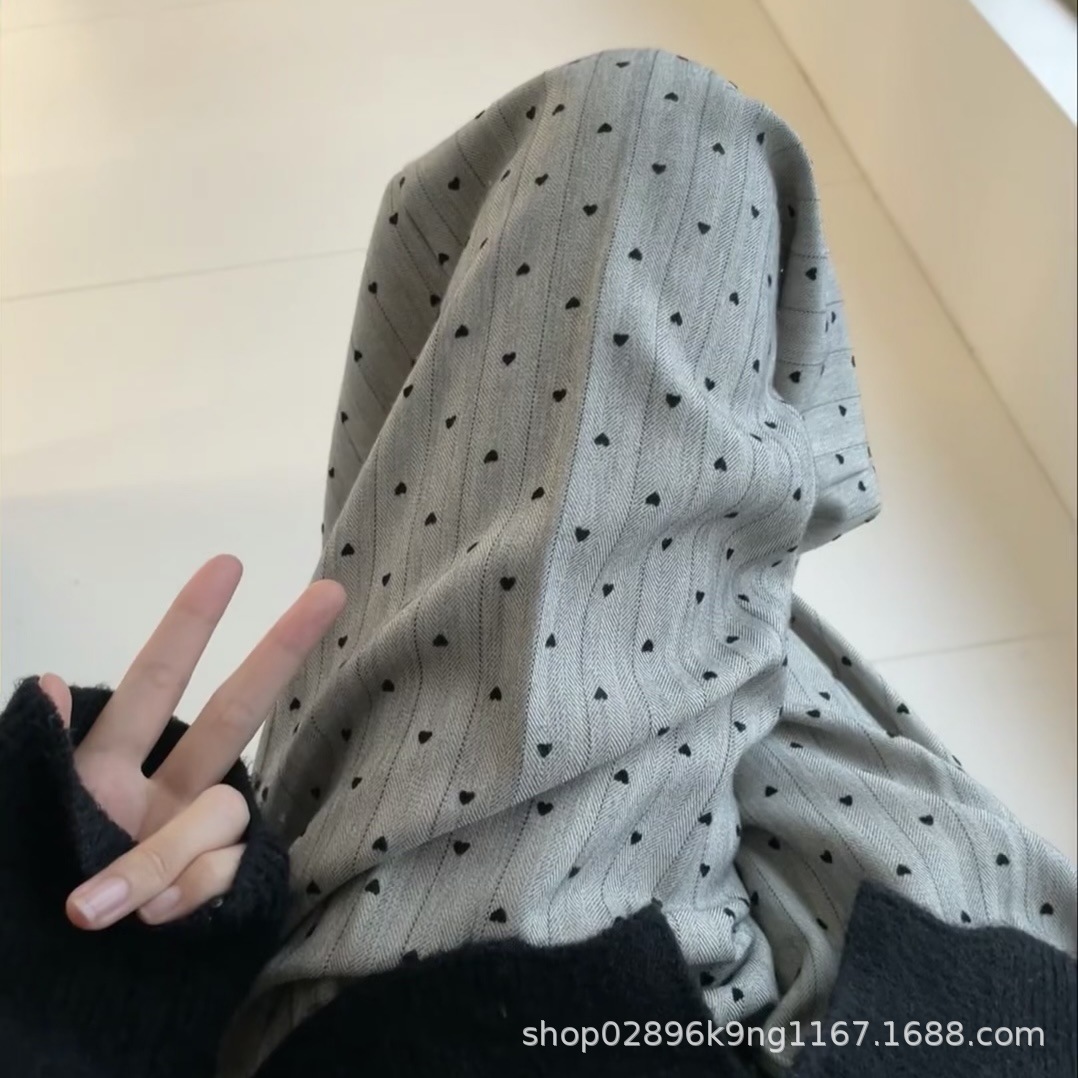 회색 바탕 하트
