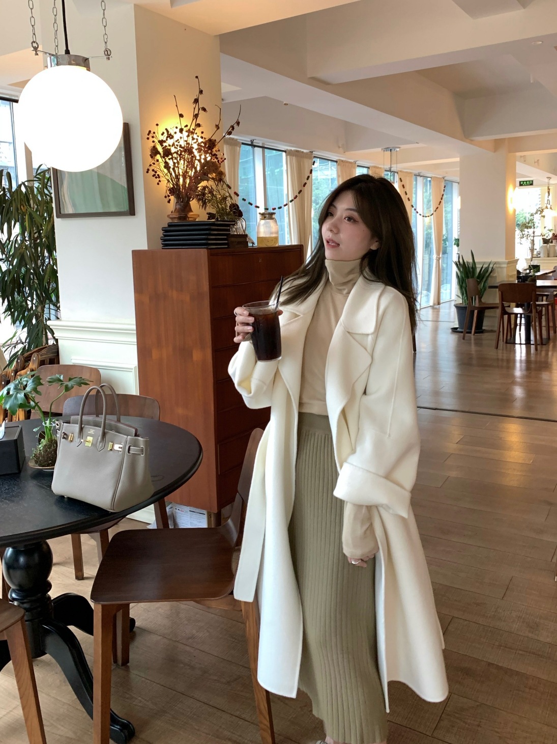 オフホワイトの両面カシミヤコート レディース 秋冬 2025年新作 冬 高級感 ミドル丈 韓国風 ウールコート