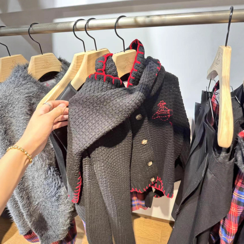 Japanese Line] Empress Saturn Embroider Thick Wool Retro Cut Out Round Neck Scarf Sweater Cardigan