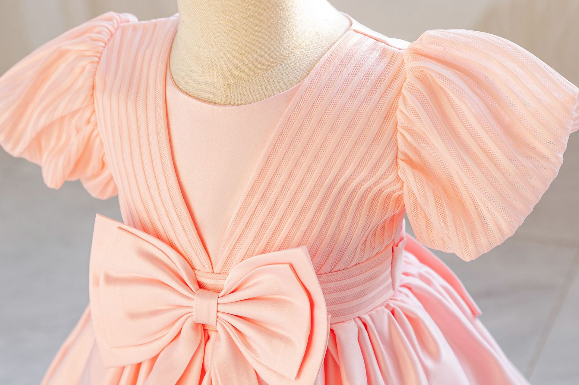 Robe d'anniversaire pour enfant Robe d'anniversaire pour enfant Robe de princesse de première année à rayures en satin avec nœud_voghion.com