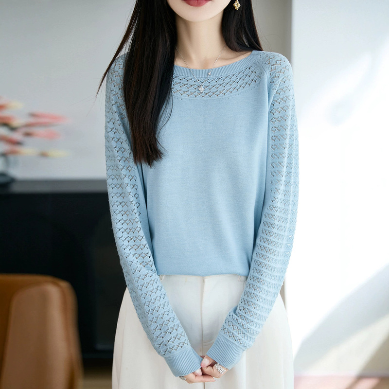 Basic fine-knit wool sweater for women, lightweight and warm, suitable for spring and autumn wear, and can be layered under a suit or coat in winter
