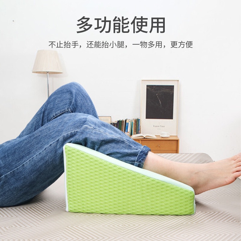 手を上げて枕の上肢の腕を上げて腕の前の腕の三角のスポンジの腕を上げて腕を支えて骨折した後にリハビリしてクッションをします。|undefined