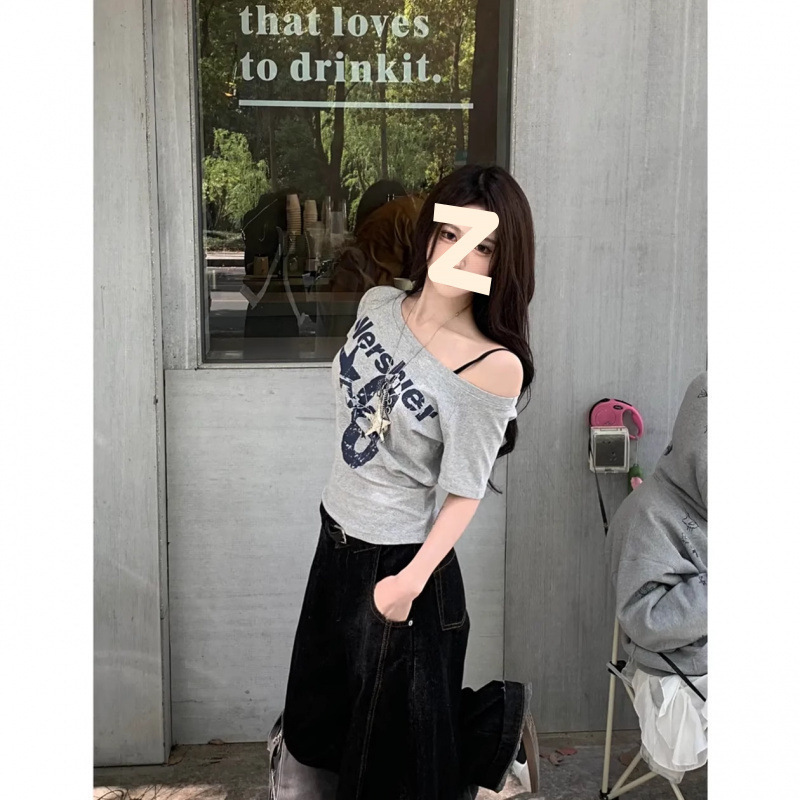 アメリカンレトロな斜め肩プリント半袖Tシャツ、女性用夏デザインホットガールスリムフィットショートオフショルダートップ|undefined
