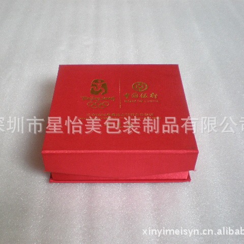 批发红色特种纸礼品盒便宜高质量礼品包装自定义烫金LOGO磁性礼盒