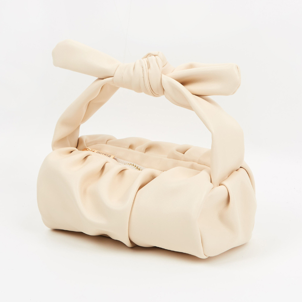 2022 verano nuevo casual portátil plisado bolsa de nicho diseño de las mujeres bolsa de Internet celebridad PU material todo partido nube bolsa