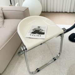 シンプルなダイニングチェア家庭用中古家具折りたたみスツールインターネット有名人の写真撮影クリスタルチェアインアクリル透明スツール