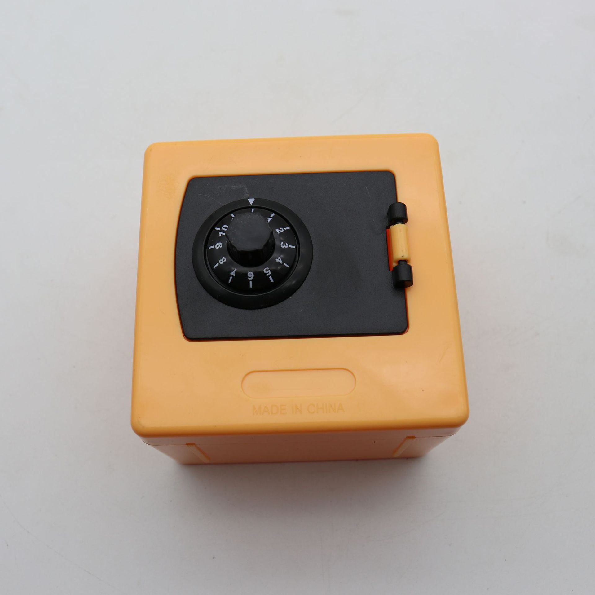 Nueva caja de almacenamiento de alcancía portátil creativa transfronteriza tamaño pequeño con caja de almacenamiento de claves caja de monedas con cerradura alcancía