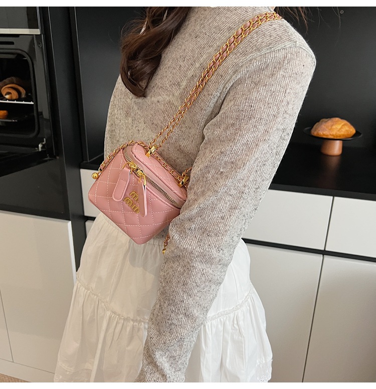Little Bag Women 2025 Summer New Fashion diamond-shaped chain patent leather crossbody bag, versatile single-shoulder hand-carry bucket bag undefined