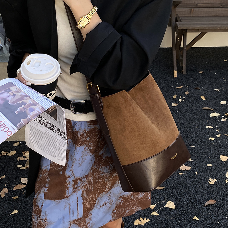 Retro Large Capacity Underarm Bag For Women Autumn/Winter 2025 New Trendy Fashion Suede Bucket Bag Shoulder Tote Bag - Thumbnail 3