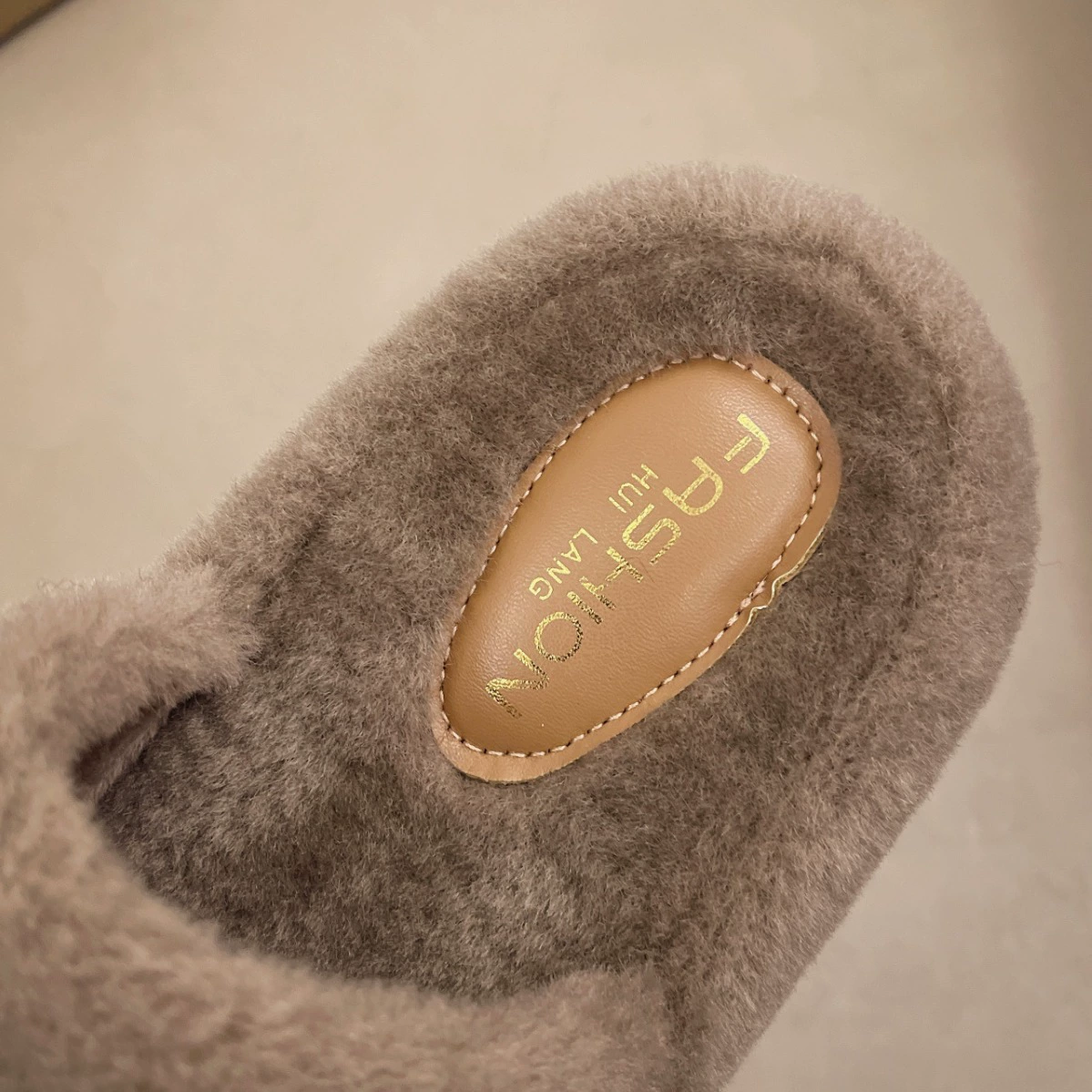 Толстая подошва шерстяные тапочки женские наружные носить 2024 новый осенний и зимний сетка красный аромат модный пушистый хлопок