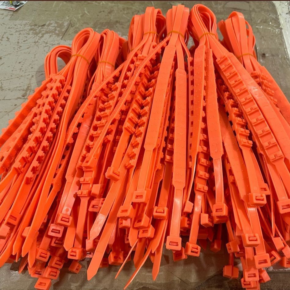 Free Sample of Car Anti-Skid Chains, Universal Anti-Skid Chains for Sedans and Off-Road Vehicles, Anti-Skid Straps for Snow and Mud