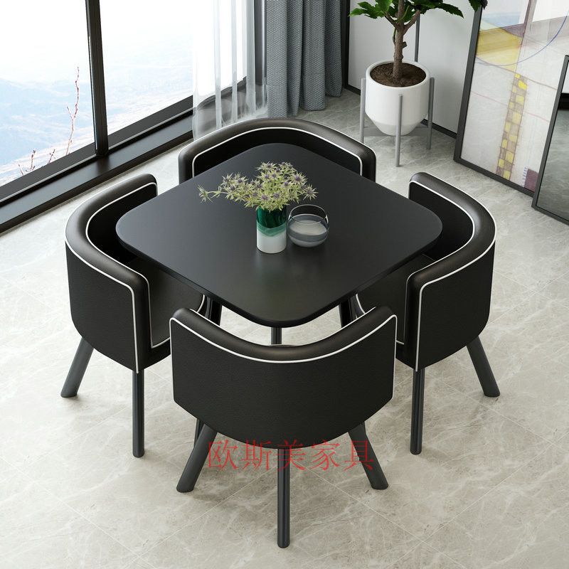 흰색 측면 의자가 있는 검정색 사각형 의자