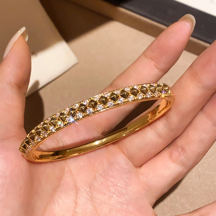 El temperamento francés arco de zircon pulsera de doble capa dulce ins pulsera de viento lujoso ligero de alto nivel sensación de joyas versátiles para mujeres