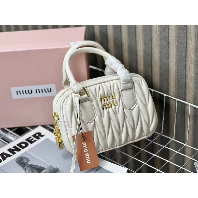 MIU/ミュー 家製本革 ラムスキン プリーツ ボウリング ポータブル ミニ チェーン クロスボディバッグ マカロン|undefined