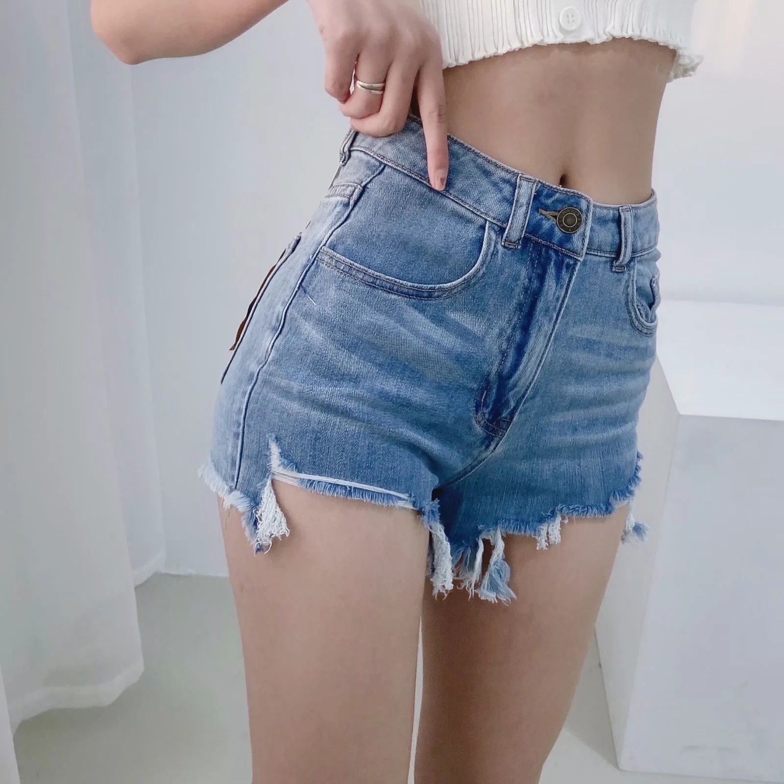 Raw-edged high-waisted denim shorts  NSHS29343