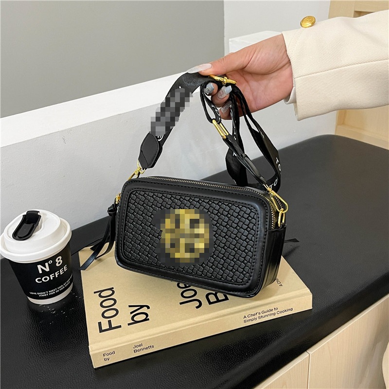 Bolso de mujer de comercio exterior, bolso cuadrado de color sólido simple, bolso de hombro de mano de 2024 nuevo estilo universal.