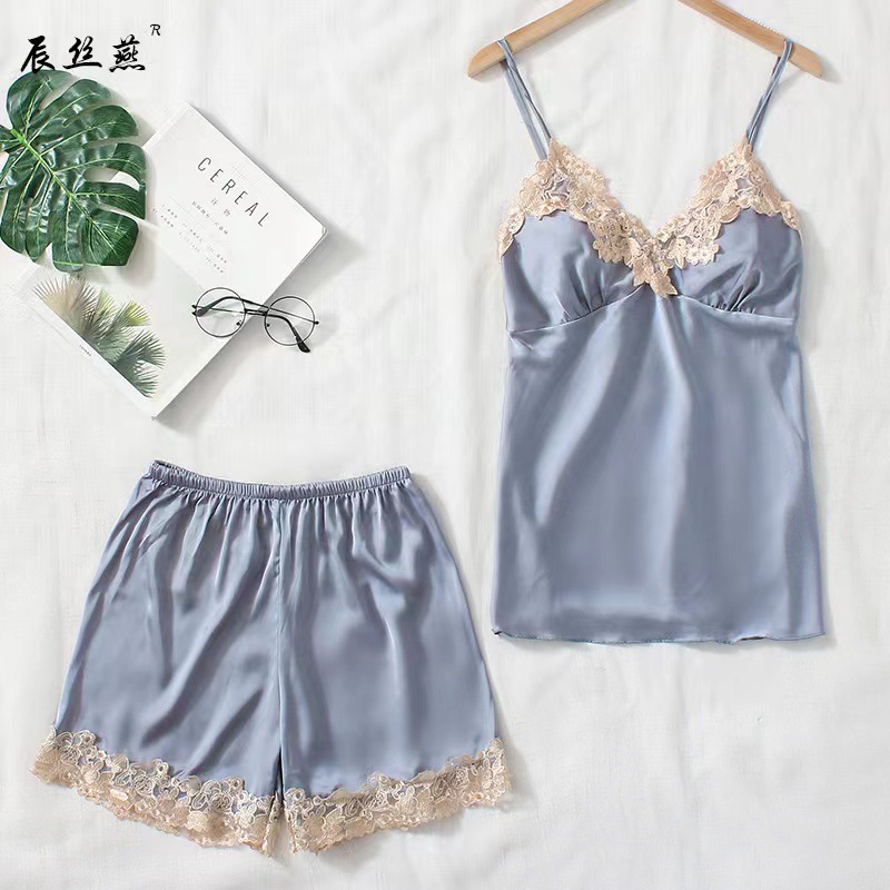 금색 멜빵 반바지 회색 파랑