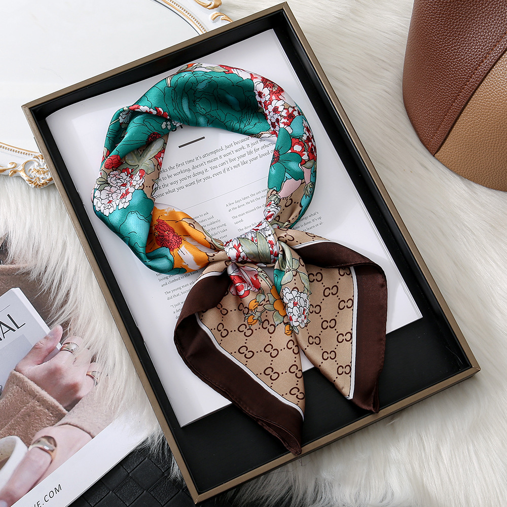 Primavera y otoño explosión impresa bufandas cuadradas retro flores antiguas bufandas ligeras de lujo de alto nivel bufandas de seda simuladas