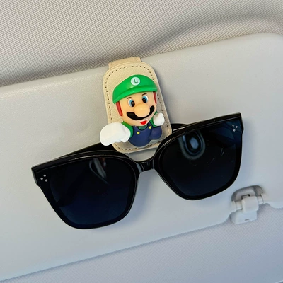 Mario Car Sunglasses Clip 2026 Car Glasses Clip/Bill Clip - green-mario-beige-glasses-clip