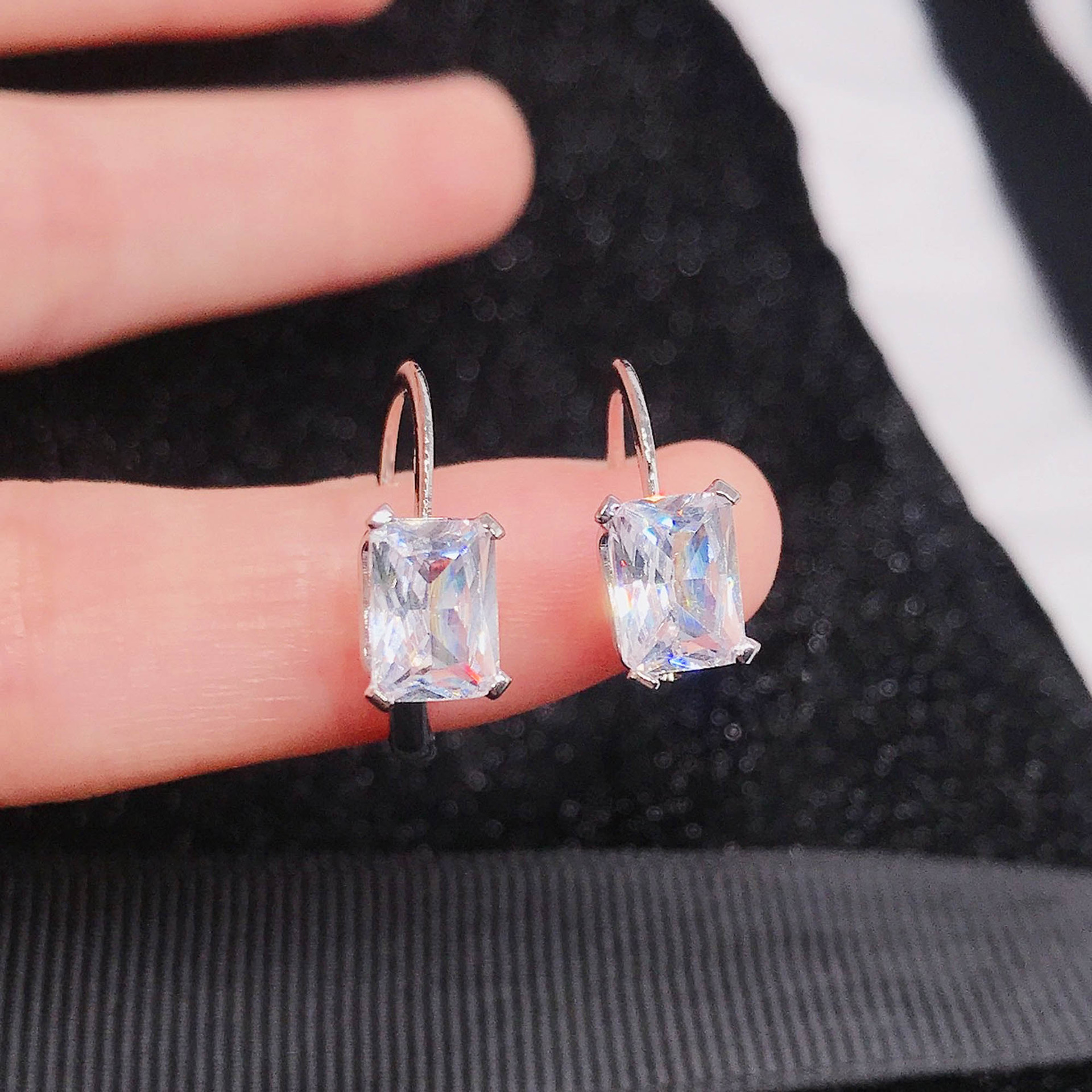 Simulation Moissan Diamond Earrings Square Diamond Copper Earrings display picture 5