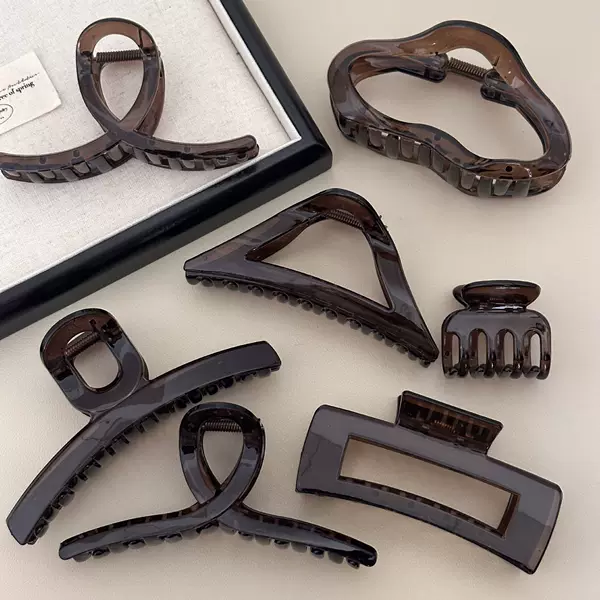 Black tea Brown Series ~ simple all-match geometric hair clip resin hair clip half tie hair shark clip hair clip hair accessories