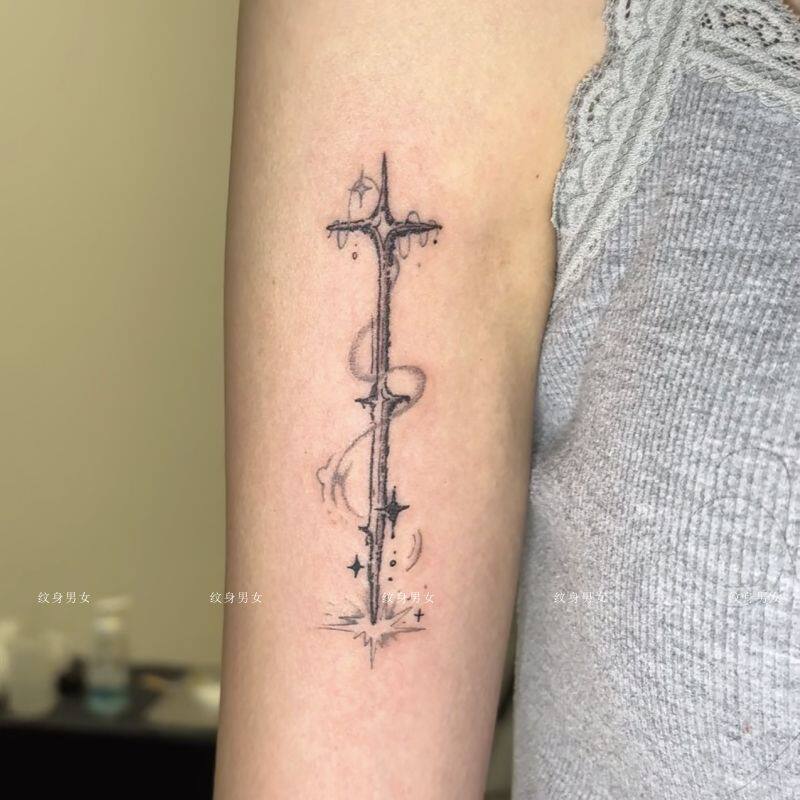 Vintage sword-shaped tattoo sticker, personalized cursive font, long-lasting waterproof herbal juice tattoo sticker Vintage sword-shaped tattoo sticker, personalized cursive font, long-lasting waterproof herbal juice tattoo sticker