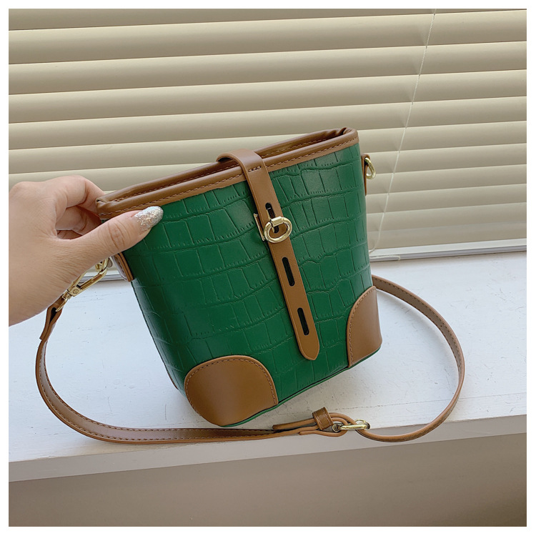 Nihaojewelry Fashion Texture Crocodile Pattern One-shoulder Messenger Bucket Bag Wholesale display picture 89