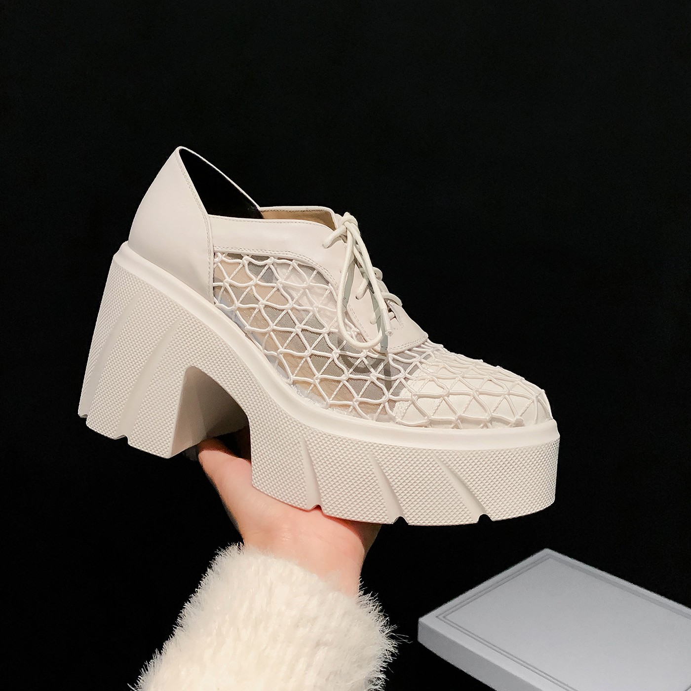 Giày cao gót nữ mũi nhọn gót xuồng platform 10 cm, đế dày ren hở mũi — màu be, màu đen