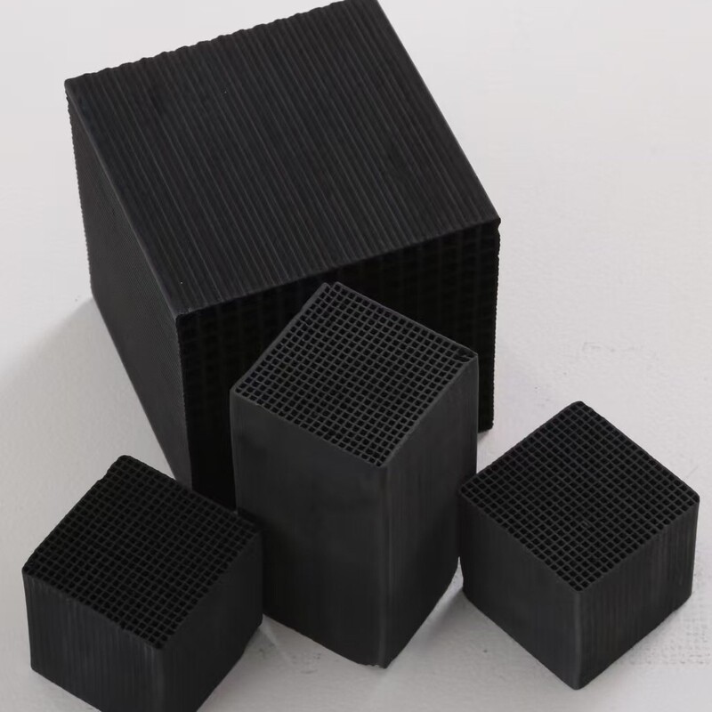 Qixuan メーカーは、産業用空気排ガス VOCS 治理用の多孔質耐水性 800 ヨード値ハニカム活性炭をカスタマイズしました。|undefined