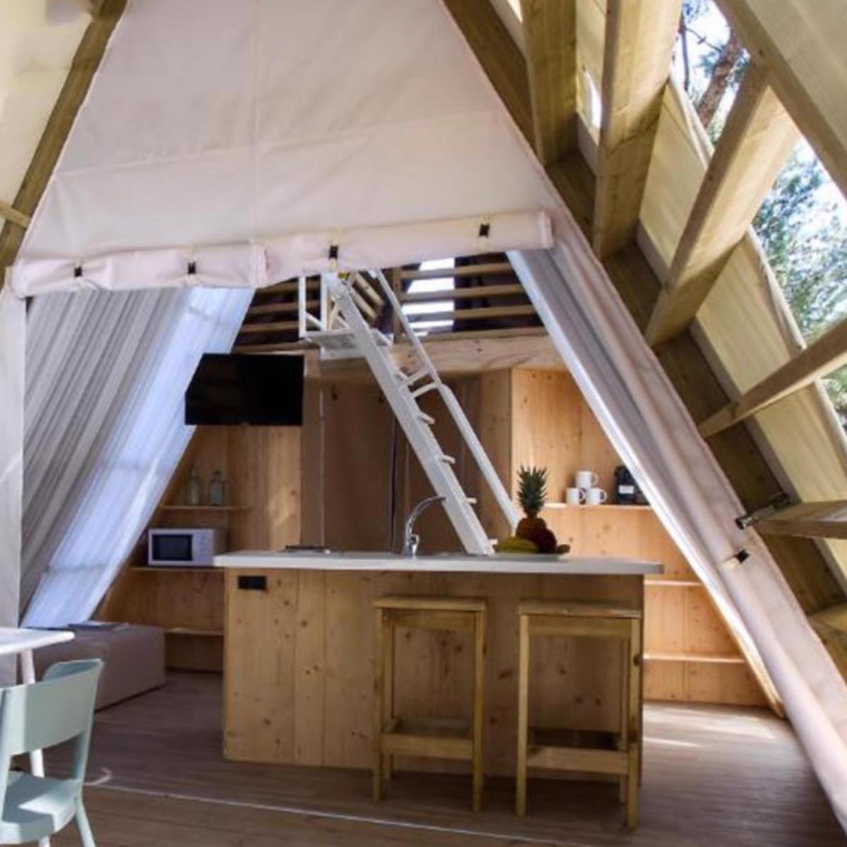 Camping al aire libre gran tienda de campaña triangular alojamiento residencial lugar escénico camping tienda de campaña restaurante alojamiento hotel tienda de campaña cabaña