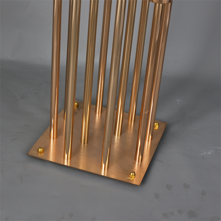 Nuevos accesorios de la boda suministro directo de fábrica de hierro galvanoplastia Festival de metal Candelabro plomo carretera decoración de la Mesa de la boda